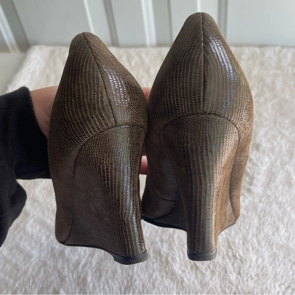 Ann Taylor reptile texture leather round toe wedge